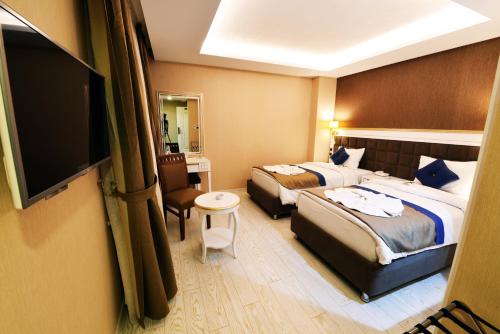 Säng eller sängar i ett rum på Atlıhanpark Hotel