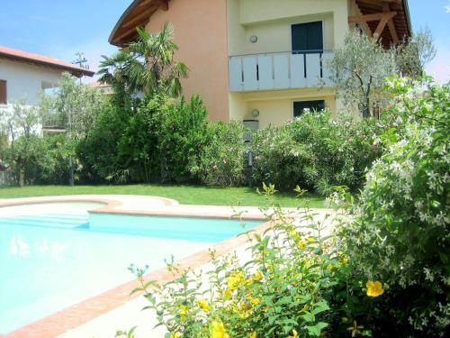 Bazén v ubytovaní Small residence with swimming pool and 8 lovely apartments alebo v jeho blízkosti