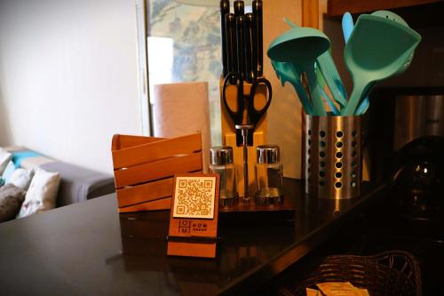 a table with a group of utensils on it at HOM I 1D1B en Valle Nevado Edif Valle Condores II VC2803 in Lo Barnechea
