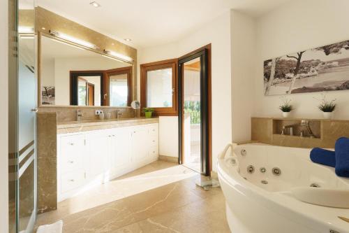 Et badeværelse på Can Pou Llenaire