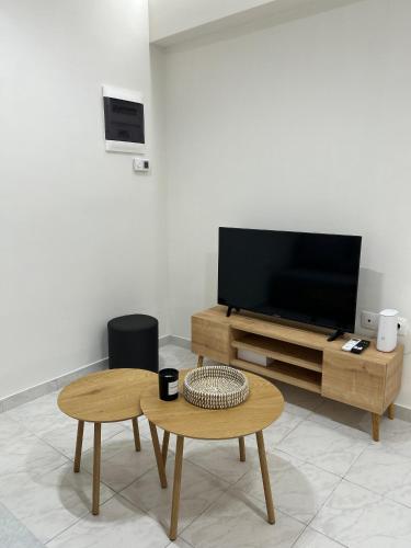 a living room with a coffee table and a flat screen tv at SK Apartment II in Perea