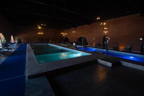 Bazén v ubytování Quindeloma Art Hotel & Gallery nebo v jeho okolí