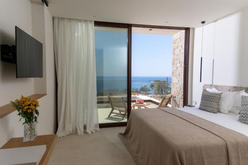 Postel nebo postele na pokoji v ubytování Seanatra Luxury Villas