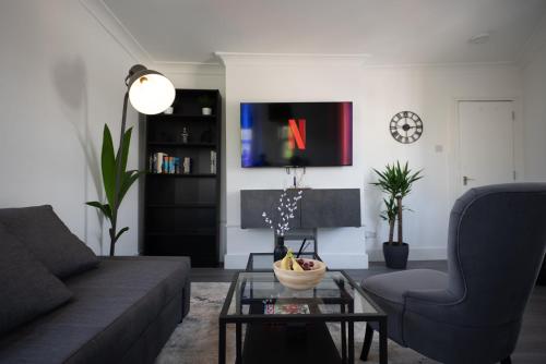 a living room with a couch and a coffee table at 3BR Home Gem - sleeps 9 - Netflix - Near O2 & Greenwich Park in London
