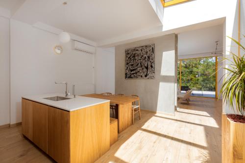 Imagine din galeria proprietății Villa Tabori Hill - Modern 7BR Villa near Old Tbilisi în Tbilisi City