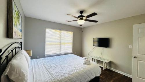 a bedroom with a bed and a ceiling fan at Beautiful duplex in Murrells Inlet B in Myrtle Beach