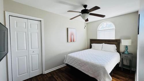a bedroom with a bed and a ceiling fan at Stunning duplex in Murrells Inlet A in Myrtle Beach