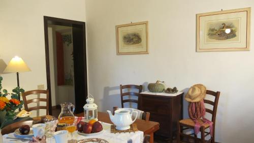 a dining room with a table with food on it at Agriturismo I Moricci in Peccioli