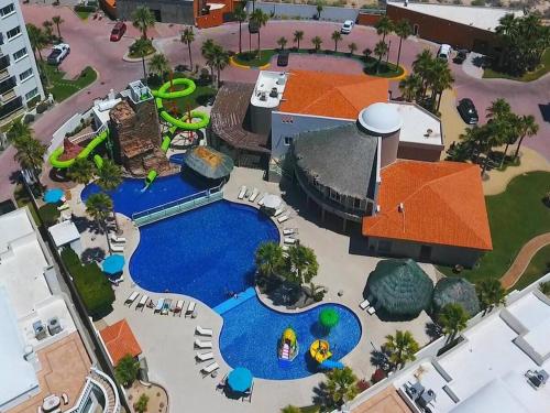 Πισίνα στο ή κοντά στο Beachfront Las Palmas D502