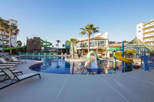Πισίνα στο ή κοντά στο Beachfront Las Palmas D502