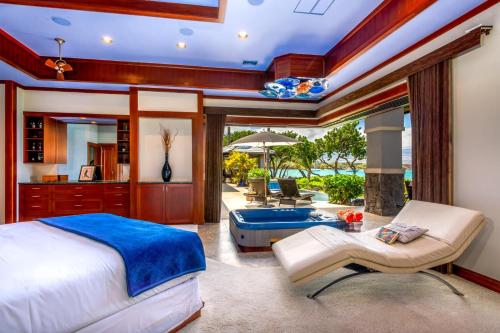 Posezení v ubytování KBM Resorts FREE CAR Oceanfront NEW Premium 4 Bedroom Villa with in-home Movie Theater and Private Pool and Hot Tub AC Kolea-Kai-8