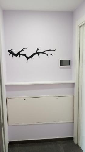 a white wall with a branch decal on it at Ai piedi della collina in Melfi