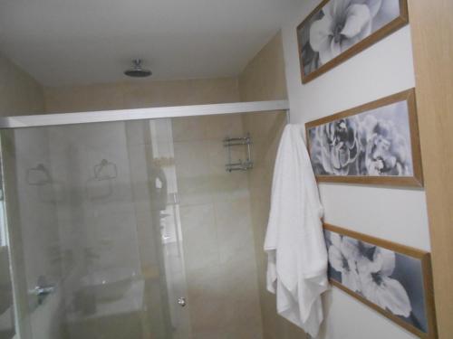 Ένα μπάνιο στο Laureles 16th floor stylish Spring City Treat