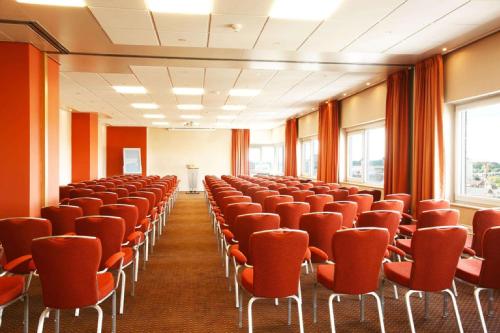 El área de trabajo o centro de convenciones de NH Groningen Hotel