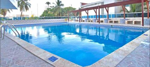 a large swimming pool with blue water at Hospedaje,Cartagena,Clasicos,Turismocolombia-fit in Cartagena de Indias