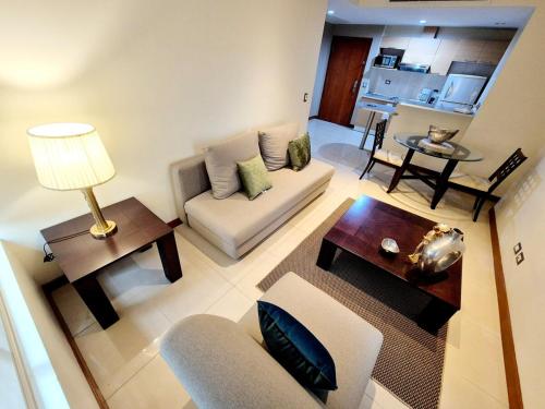 a living room with a couch and a table at Ecuabook Torre sol 27 You Home in Guayaquil
