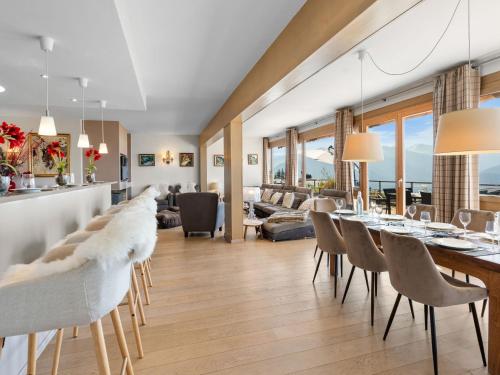 Un lugar para sentarse en Apartment Jeanne D'Arc LOFT COMBI by Interhome