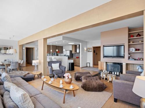 Posezení v ubytování Apartment Jeanne D'Arc LOFT COMBI by Interhome