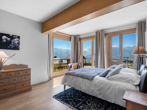 Postel nebo postele na pokoji v ubytování Apartment Jeanne D'Arc LOFT COMBI by Interhome