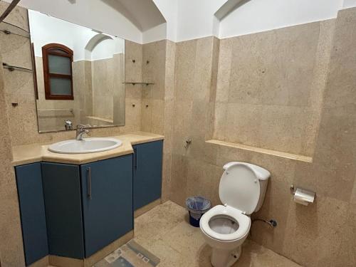 a bathroom with a toilet and a sink at Hurghada Concierge in EL-Gouna in Hurghada