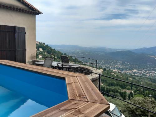 a villa with a swimming pool with a view at La villa Haute in Cabris