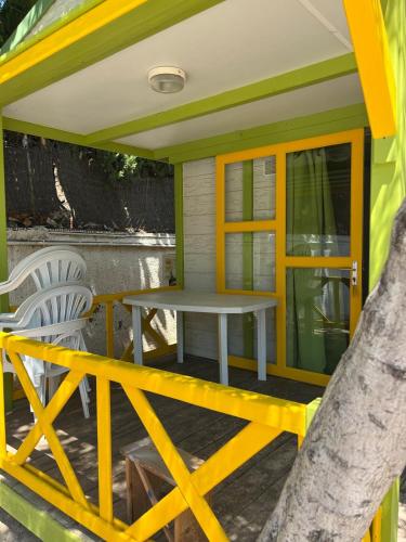 a table and chairs on the porch of a house at Camping Costa Blanca in El Campello
