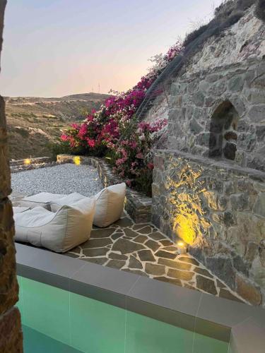 Πισίνα στο ή κοντά στο Milesian Suites