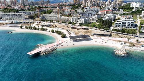 Apartments near beach Trstenik with secure parking