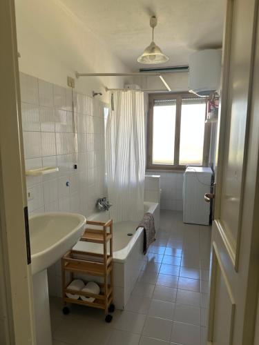 Ένα μπάνιο στο Marina Apartment