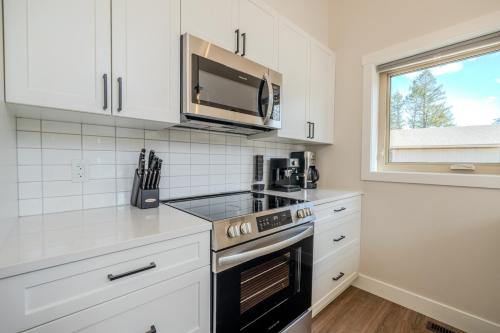 Dapur atau dapur kecil di Mountain View Hideaway - BBQ, Beach Access