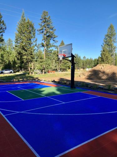 Gambar di galeri bagi Mountain View Hideaway - BBQ, Beach Access di Invermere