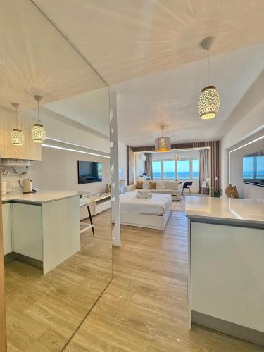 a large living room with a bed and a kitchen at The View Costa Caparica in Costa da Caparica