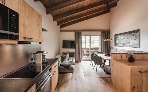 Kuchyň nebo kuchyňský kout v ubytování Das Kaltenbach - ApartHotel