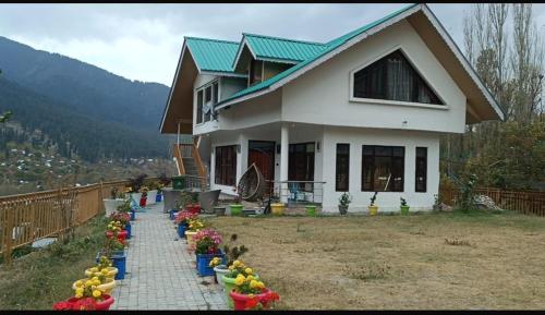 Afbeelding uit fotogalerij van ROYALE PEAKS villa sonamarg Rd 