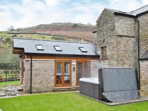 an outside view of a house with a hot tub at The Farmhouse At Gradbach in Flash