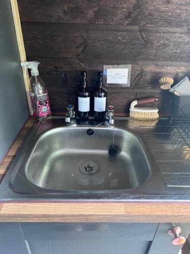 a kitchen sink with two bottles of wine on it at The Old Stable 1 in Messing