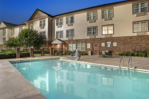 a large swimming pool in front of a building at Best Western Plus Bessemer in Bessemer
