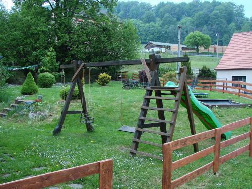 Zona de juegos infantil en Apartment Ve Mlýně