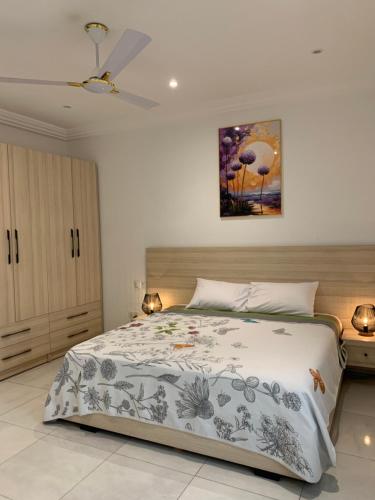 Ένα ή περισσότερα κρεβάτια σε δωμάτιο στο Golden Hayat Suites
