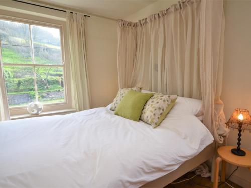 Ένα ή περισσότερα κρεβάτια σε δωμάτιο στο 2 Bed in South Allington FERN2