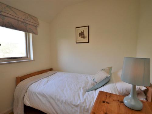 Ένα ή περισσότερα κρεβάτια σε δωμάτιο στο 2 Bed in South Allington FERN2