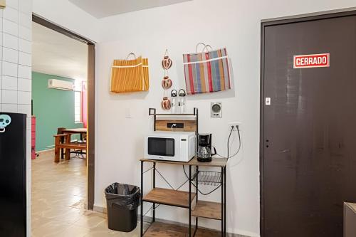 a microwave sitting on a table in a room at Departamento climatizado in Monterrey
