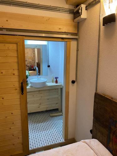 a bathroom with a tub and a sink with a mirror at Latibule Adahan Guest House in Ayvalık