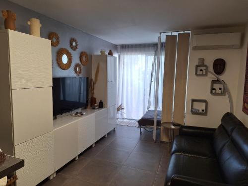 STUDIO Cosy rez de jardin climatisation parking wifi