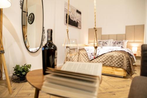 a room with a bed and a table with a bottle of wine at Hop & Lulu Park Studio in Gollnow