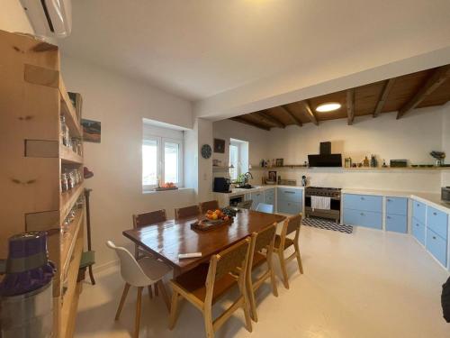 Kuchyň nebo kuchyňský kout v ubytování Leemore's Kalo Chorio