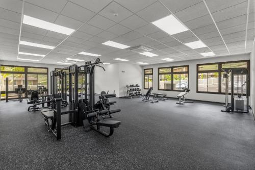 Fitness centrum a/nebo fitness zařízení v ubytování Pakele Oahu by AvantStay 5 Min to Makaha Beach