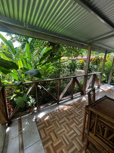 Balkón nebo terasa v ubytování Ballena Oasis Homes & Glamping