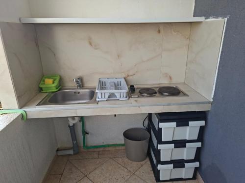 Η κουζίνα ή μικρή κουζίνα στο Apartmani Emma Dobre Vode