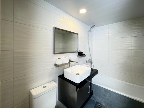 Alta Faqra 3BR w Terraceにあるバスルーム